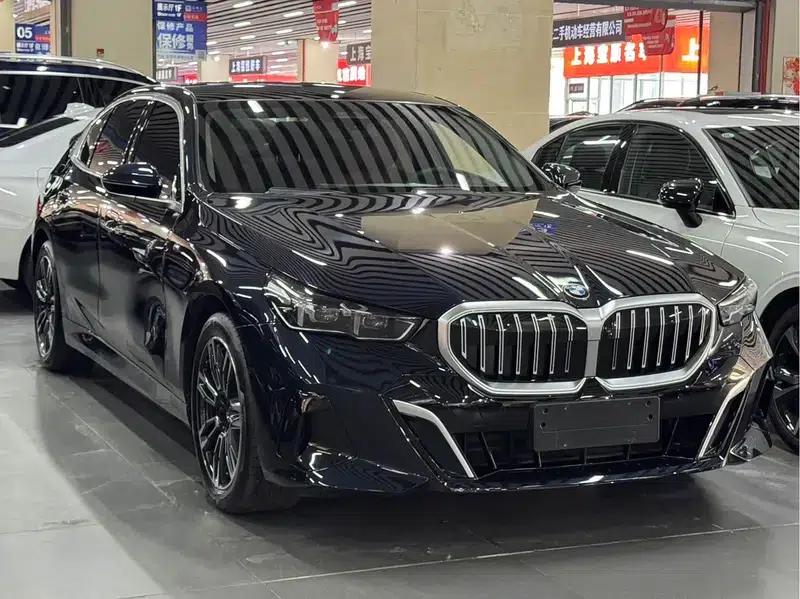 2024 BMW 5 Series 530Li Leading Edition M Sport Package — миниатюра 3