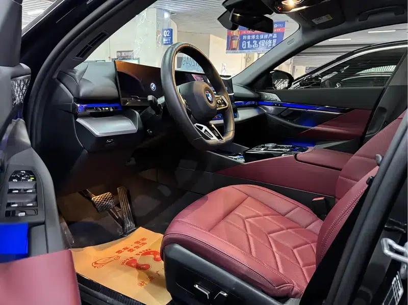2024 BMW 5 Series 530Li Leading Edition M Sport Package — миниатюра 9