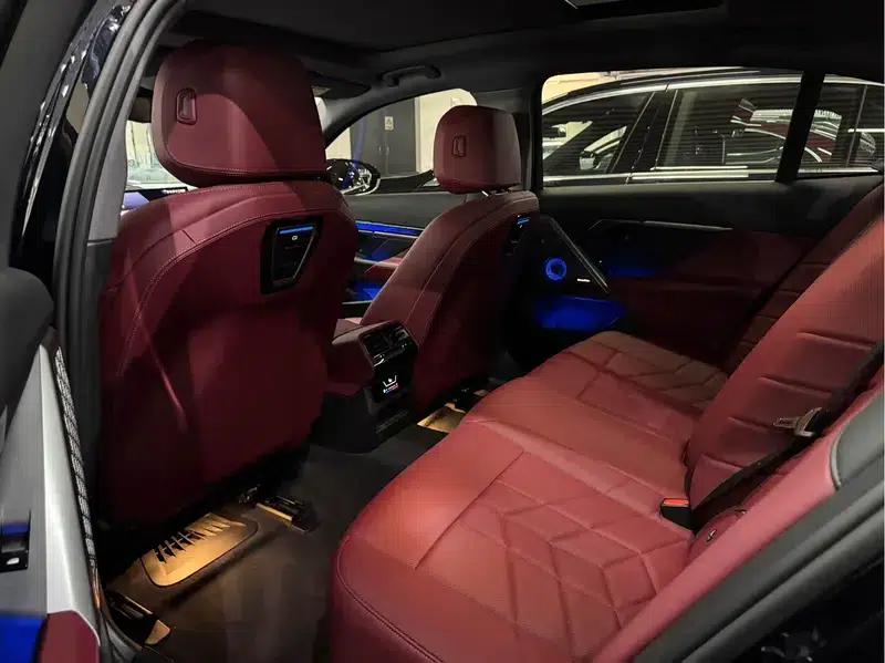 2024 BMW 5 Series 530Li Leading Edition M Sport Package — миниатюра 10