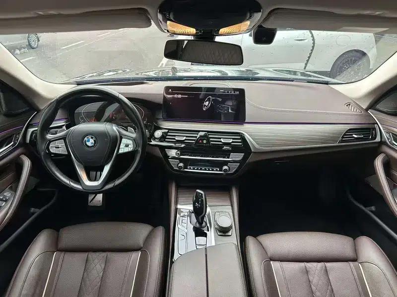 2022 BMW 5 Series 530Li Luxury M Sport Package — миниатюра 11