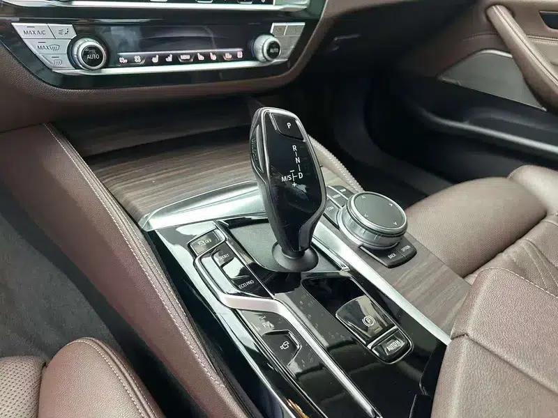 2022 BMW 5 Series 530Li Luxury M Sport Package — миниатюра 14