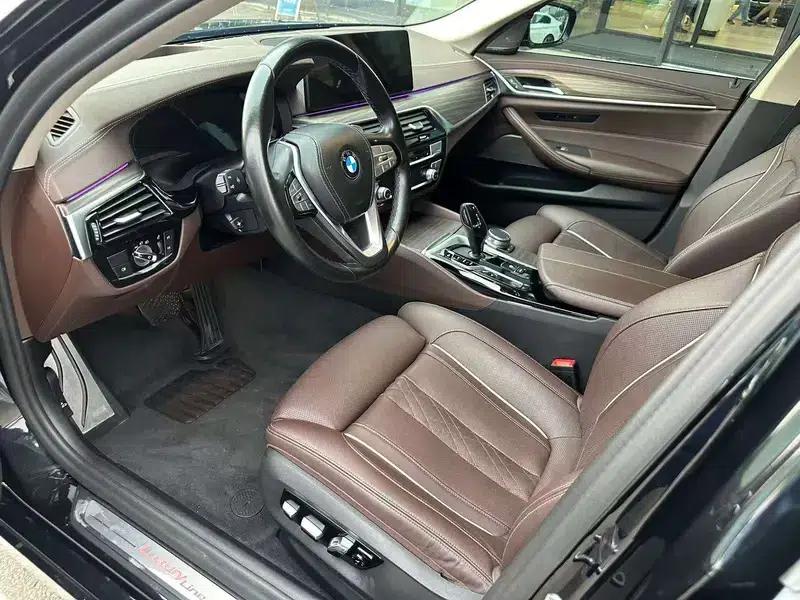 2022 BMW 5 Series 530Li Luxury M Sport Package — миниатюра 15