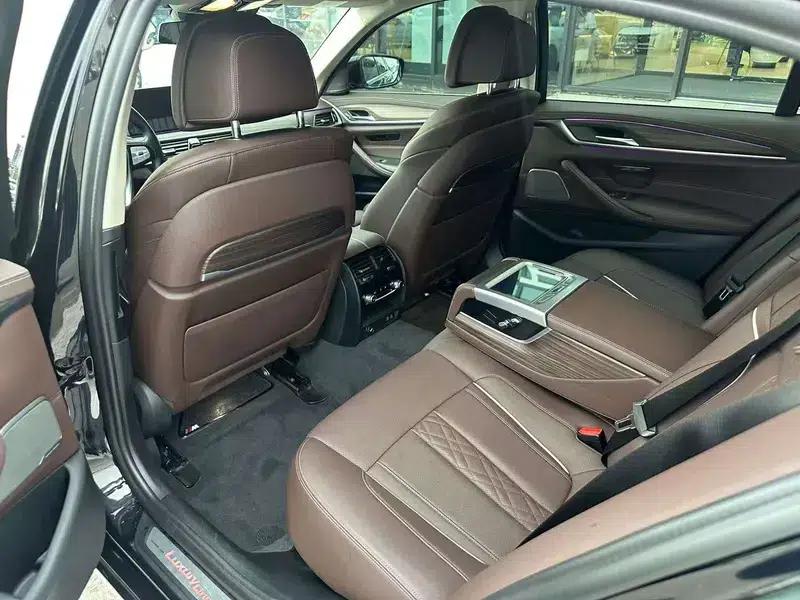 2022 BMW 5 Series 530Li Luxury M Sport Package — миниатюра 16