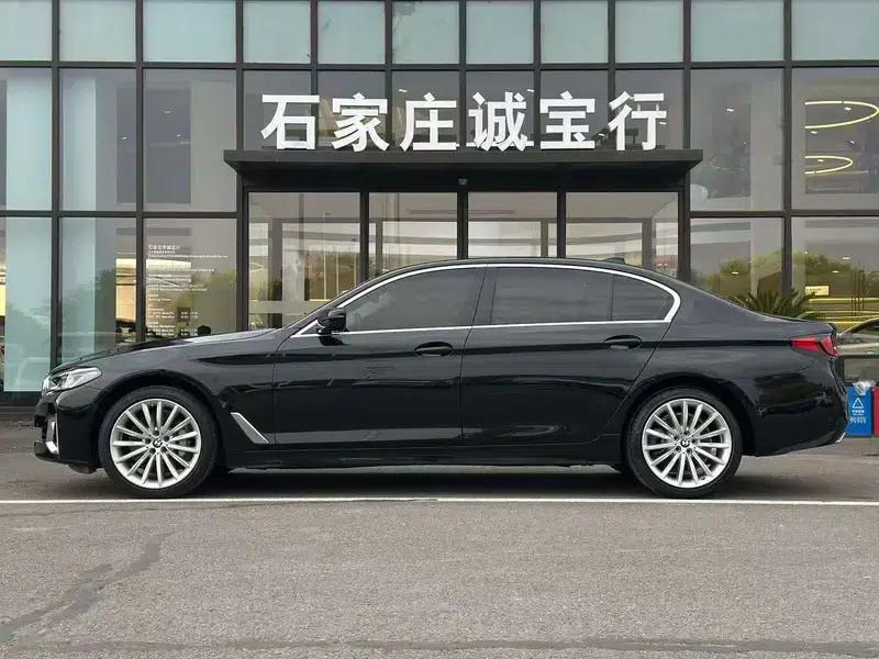 2022 BMW 5 Series 530Li Luxury M Sport Package — миниатюра 3
