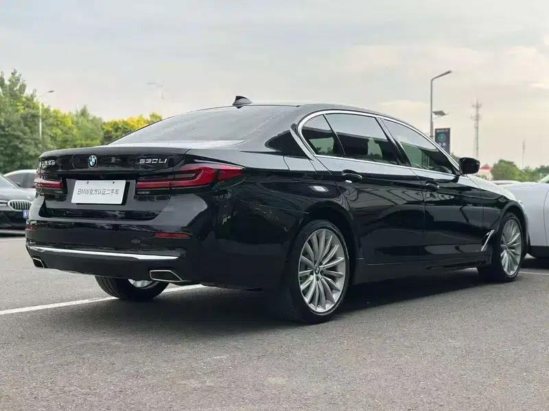 2022 BMW 5 Series 530Li Luxury M Sport Package — миниатюра 6