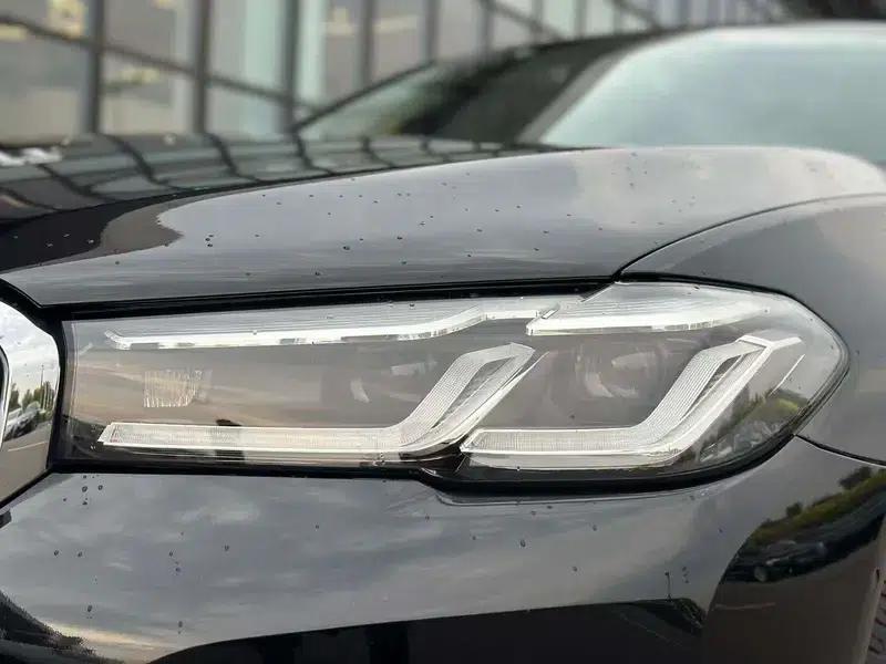 2022 BMW 5 Series 530Li Luxury M Sport Package — миниатюра 8
