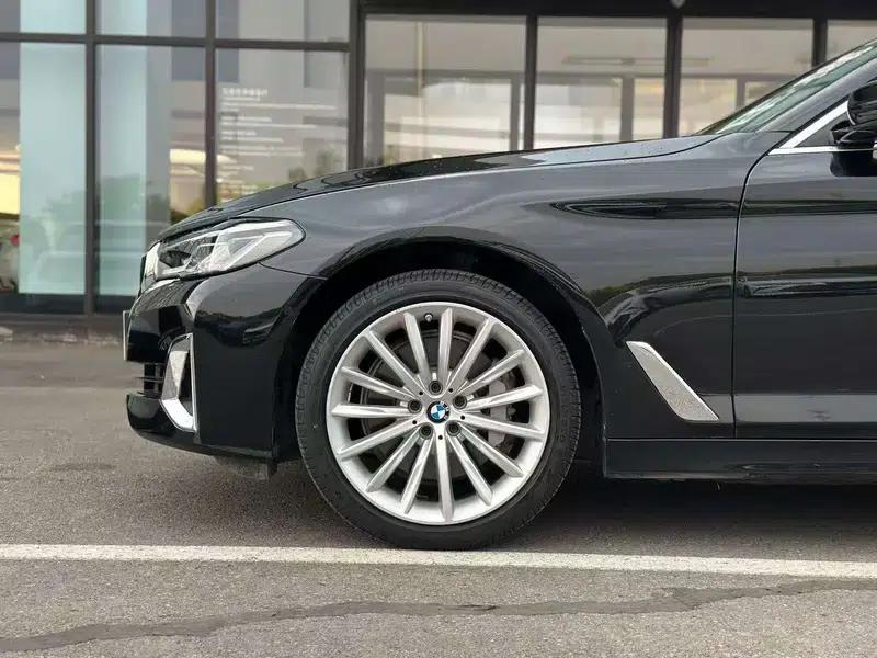 2022 BMW 5 Series 530Li Luxury M Sport Package — миниатюра 10