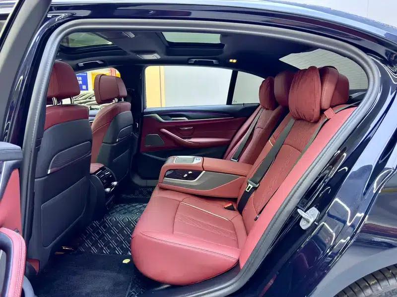 2023 BMW 5 Series 530Li Luxury M Sport Package — миниатюра 12