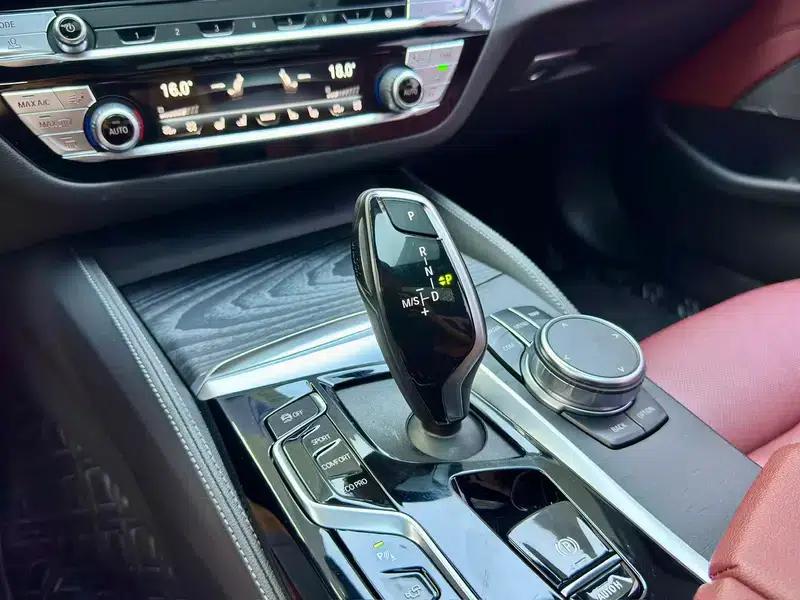 2023 BMW 5 Series 530Li Luxury M Sport Package — миниатюра 9