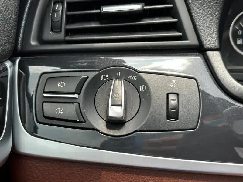 BMW 5 Series 2013 520Li Elegant Edition — миниатюра 13