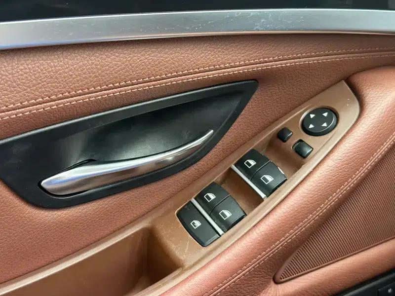 BMW 5 Series 2013 520Li Elegant Edition — миниатюра 17