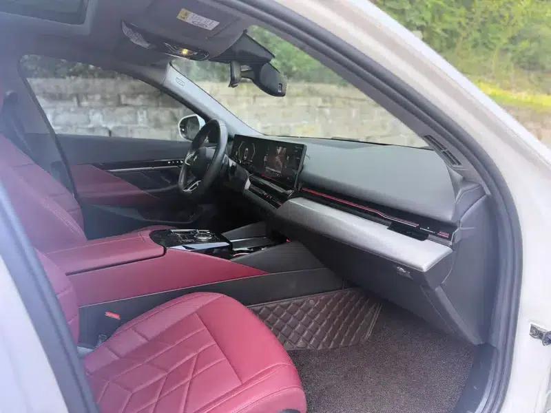 2024 BMW 5 Series 525Li M Sport Package — миниатюра 9