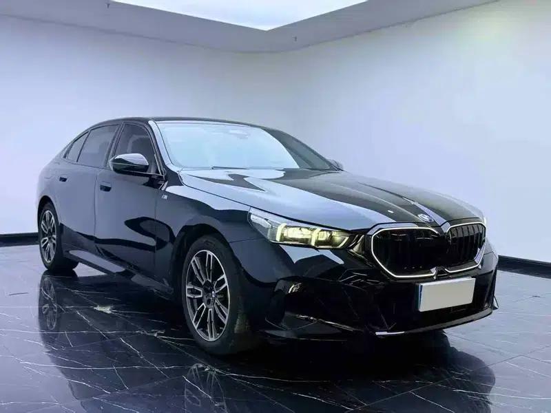 2024 BMW 5 Series 530Li Leading Edition M Sport Package — миниатюра 2