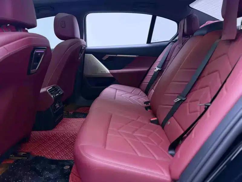 2024 BMW 5 Series 530Li Leading Edition M Sport Package — миниатюра 14