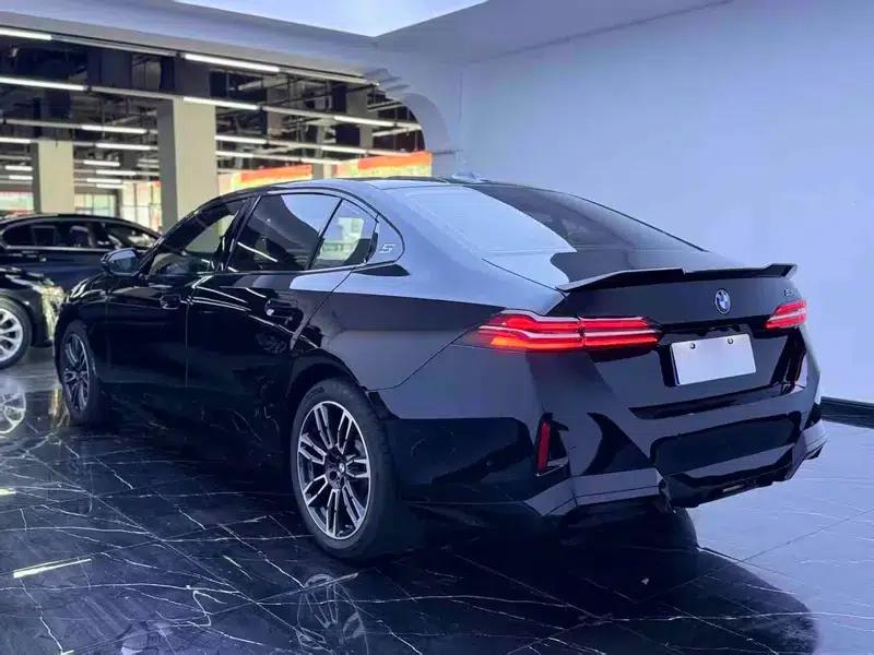 2024 BMW 5 Series 530Li Leading Edition M Sport Package — миниатюра 3