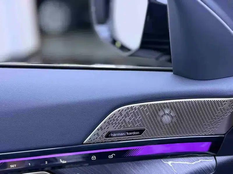 2024 BMW 5 Series 530Li Leading Edition M Sport Package — миниатюра 5