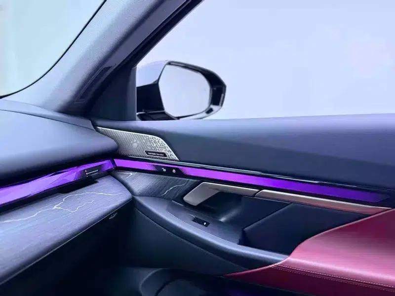 2024 BMW 5 Series 530Li Leading Edition M Sport Package — миниатюра 6