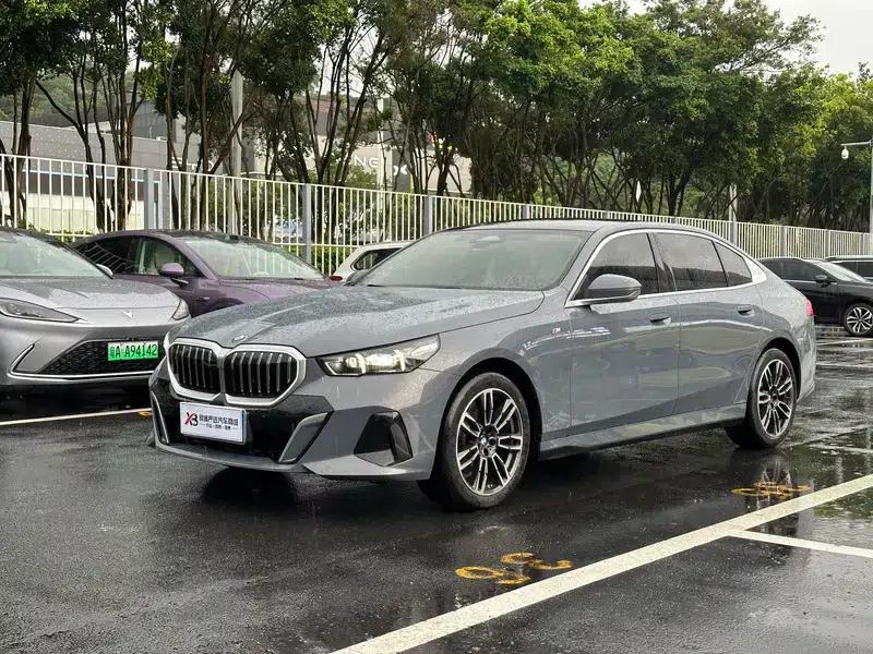 2024 BMW 5 Series 525Li M Sport Package — миниатюра 1