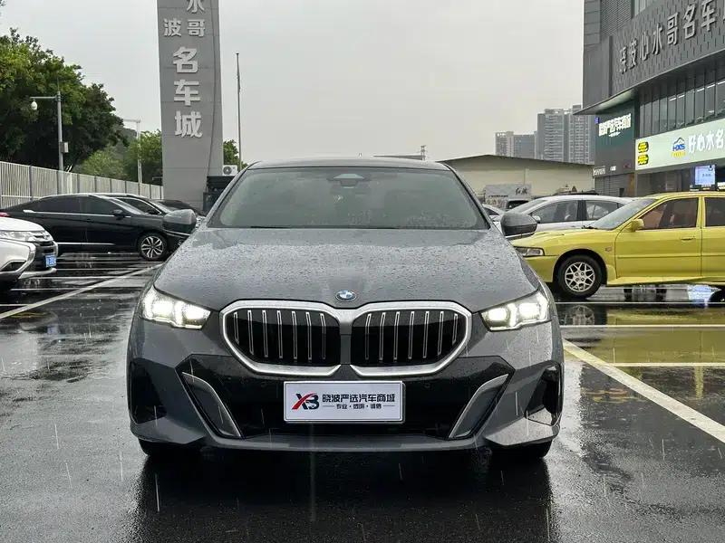 2024 BMW 5 Series 525Li M Sport Package — миниатюра 2