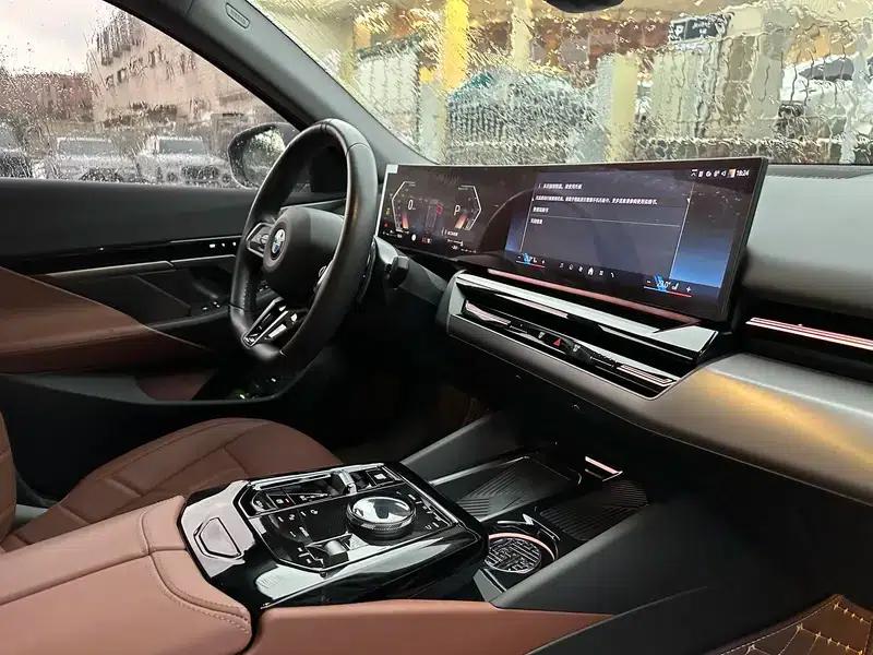 2024 BMW 5 Series 525Li M Sport Package — миниатюра 17