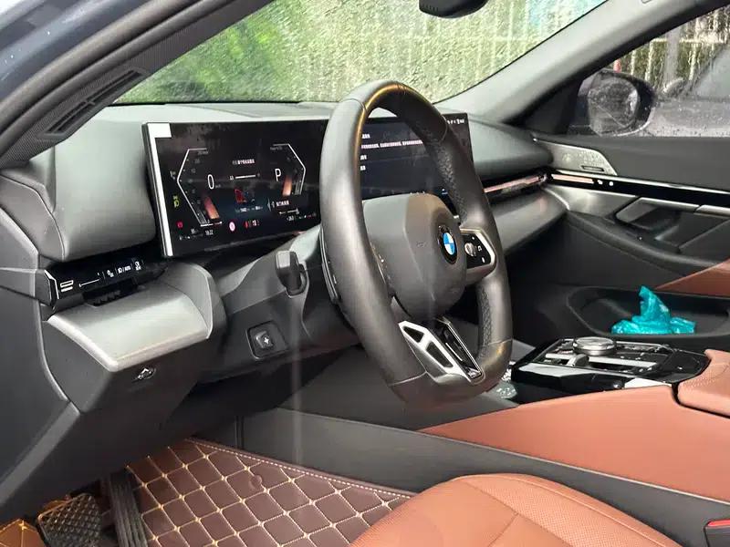 2024 BMW 5 Series 525Li M Sport Package — миниатюра 19
