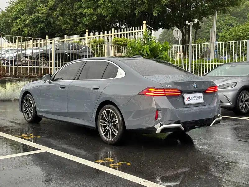 2024 BMW 5 Series 525Li M Sport Package — миниатюра 4