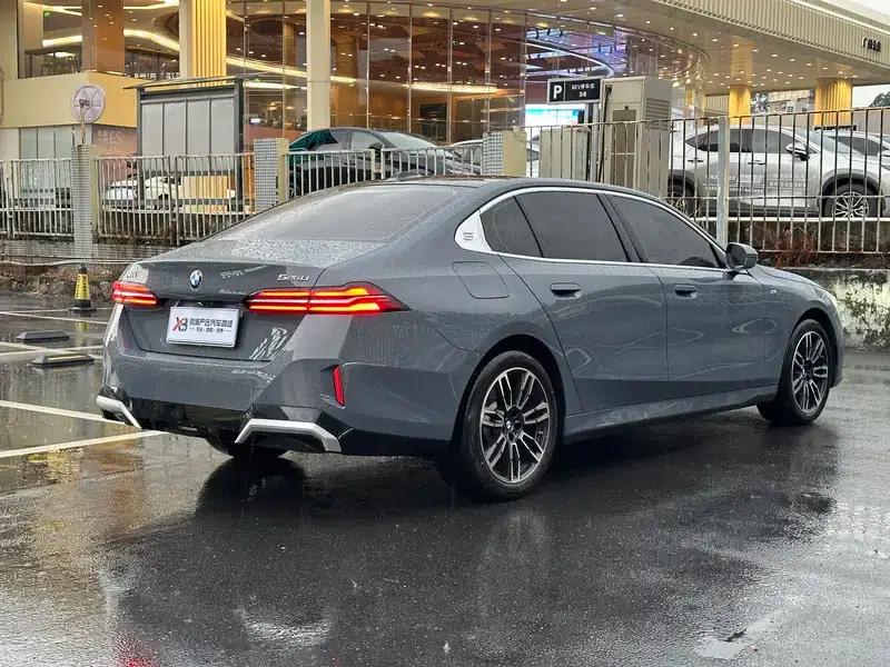 2024 BMW 5 Series 525Li M Sport Package — миниатюра 6