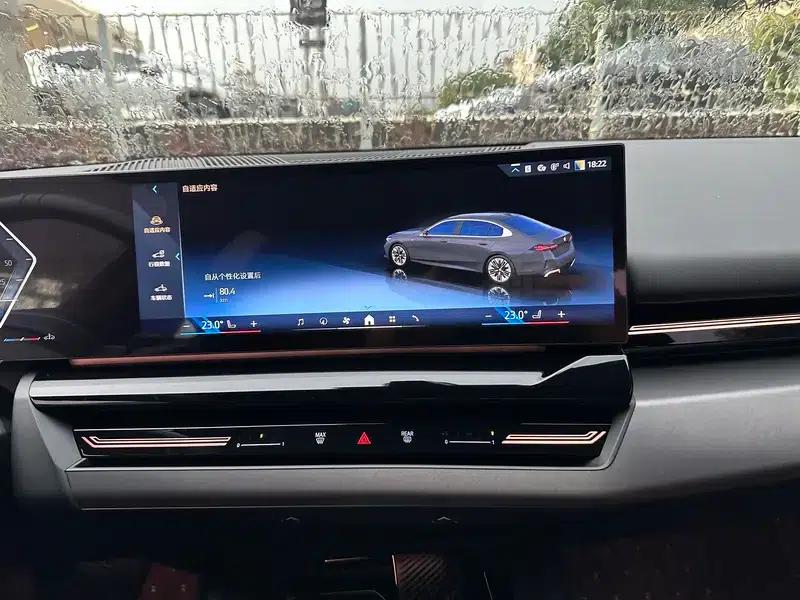 2024 BMW 5 Series 525Li M Sport Package — миниатюра 8