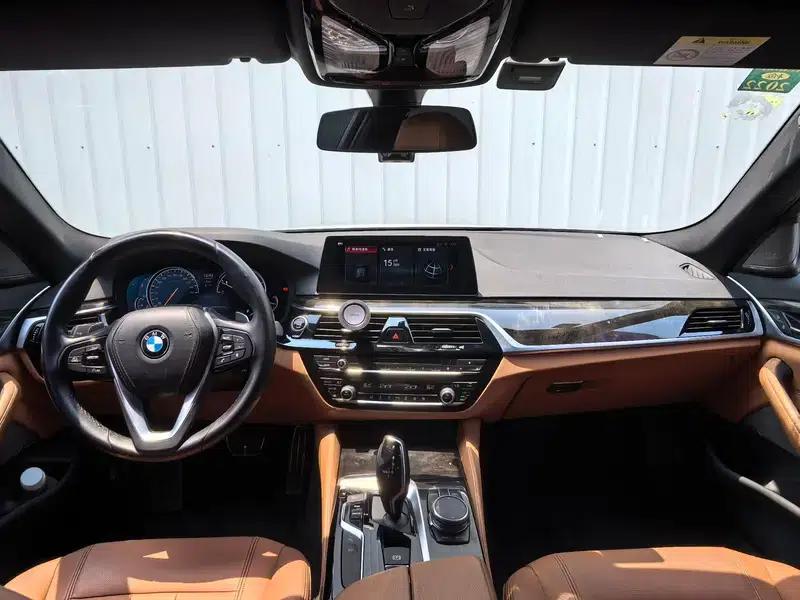2018 BMW 5 Series 530Li Leading Edition M Sport Package — миниатюра 7