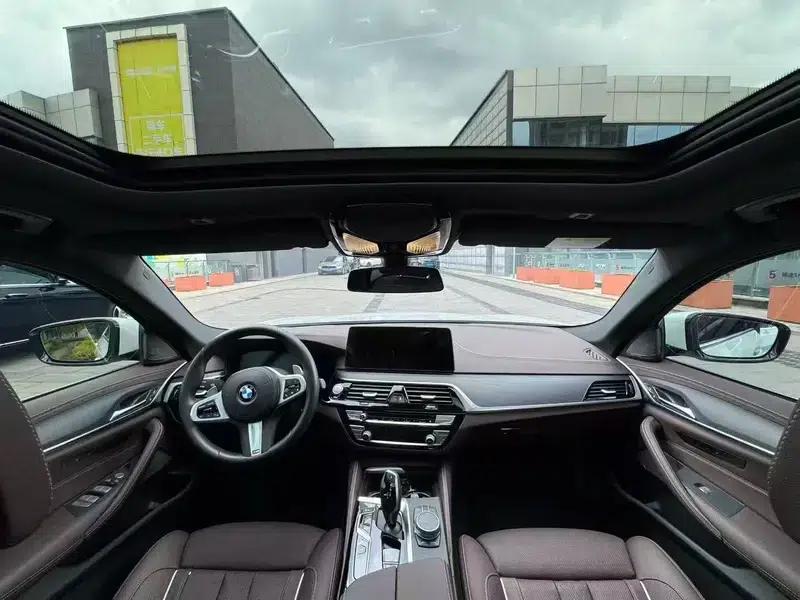 2022 BMW 5 Series 530Li Luxury M Sport Package — миниатюра 7