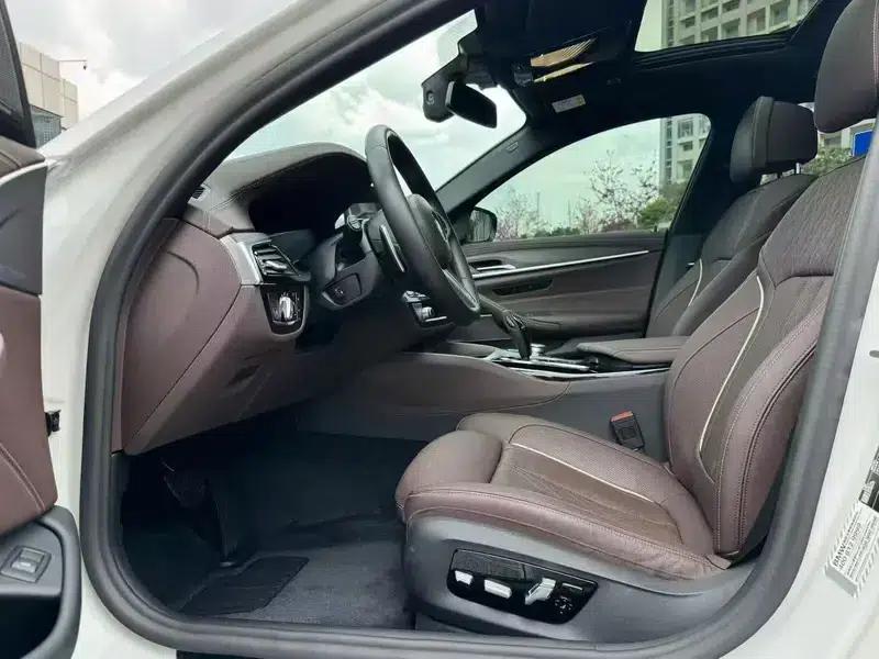 2022 BMW 5 Series 530Li Luxury M Sport Package — миниатюра 9