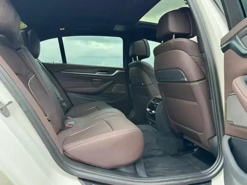 2022 BMW 5 Series 530Li Luxury M Sport Package — миниатюра 10