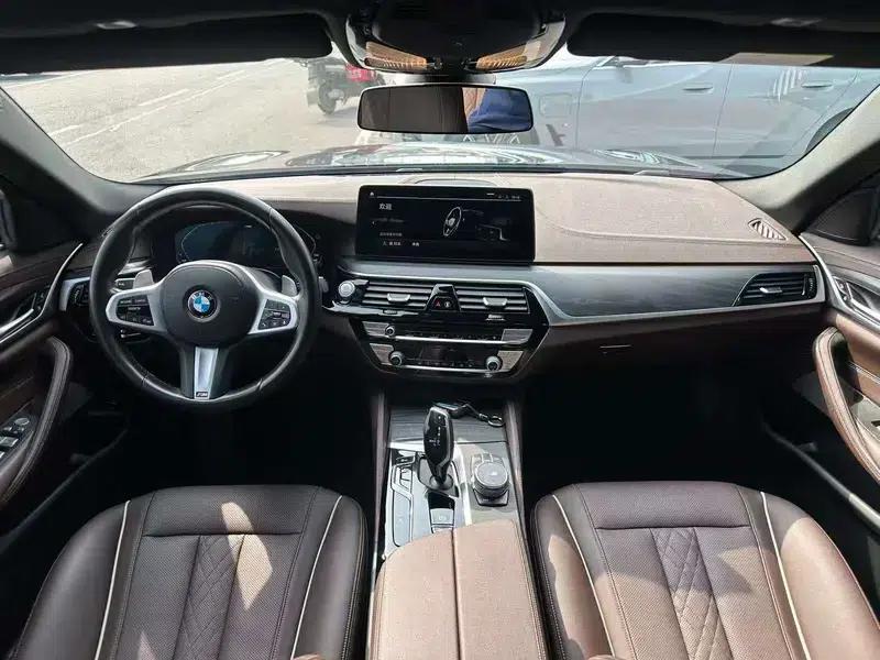 2021 BMW 5 Series 530Li Leading Edition M Sport Package — миниатюра 12