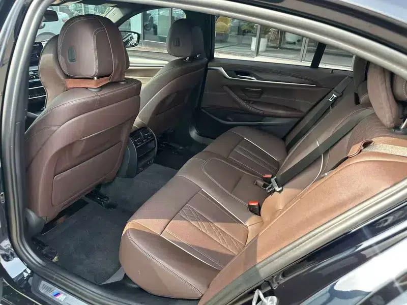 2021 BMW 5 Series 530Li Leading Edition M Sport Package — миниатюра 17