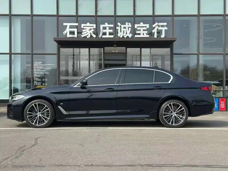 2021 BMW 5 Series 530Li Leading Edition M Sport Package — миниатюра 3