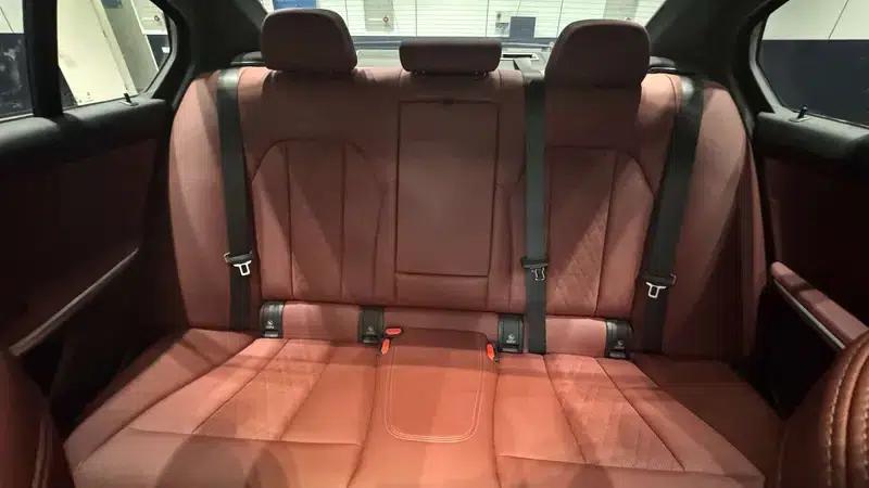 2025 BMW 3 Series 330i M Sport Shadow Edition — миниатюра 21