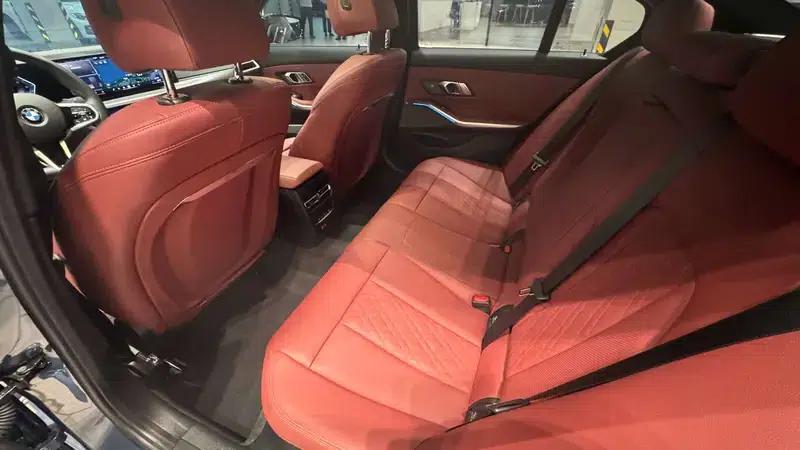 2025 BMW 3 Series 330i M Sport Shadow Edition — миниатюра 23