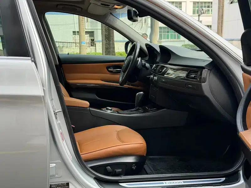 2011 BMW 3 Series 325i Luxury — миниатюра 11
