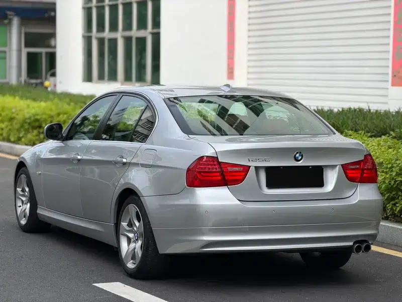 2011 BMW 3 Series 325i Luxury — миниатюра 4