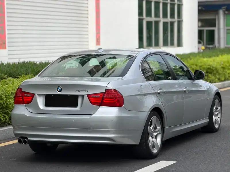 2011 BMW 3 Series 325i Luxury — миниатюра 6