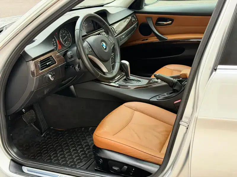 2011 BMW 3 Series 325i Luxury — миниатюра 9