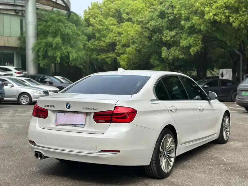 BMW 3 Series 2019 320Li Fashion Edition — миниатюра 7