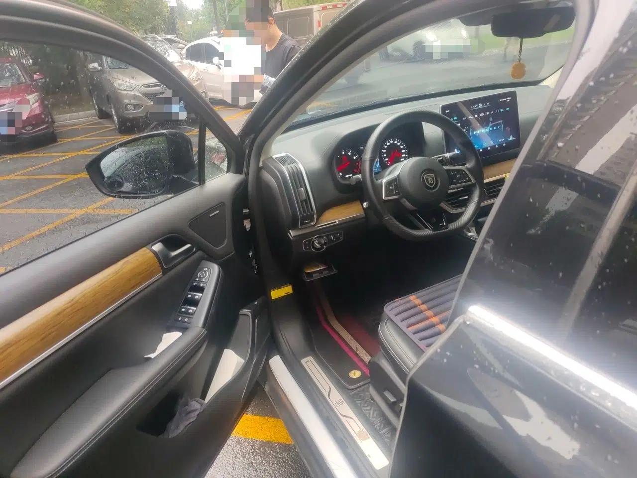 BYD Tang 2018 2.0T Automatic Smart Connect Prestige 7-Seater China V Standard — миниатюра 16