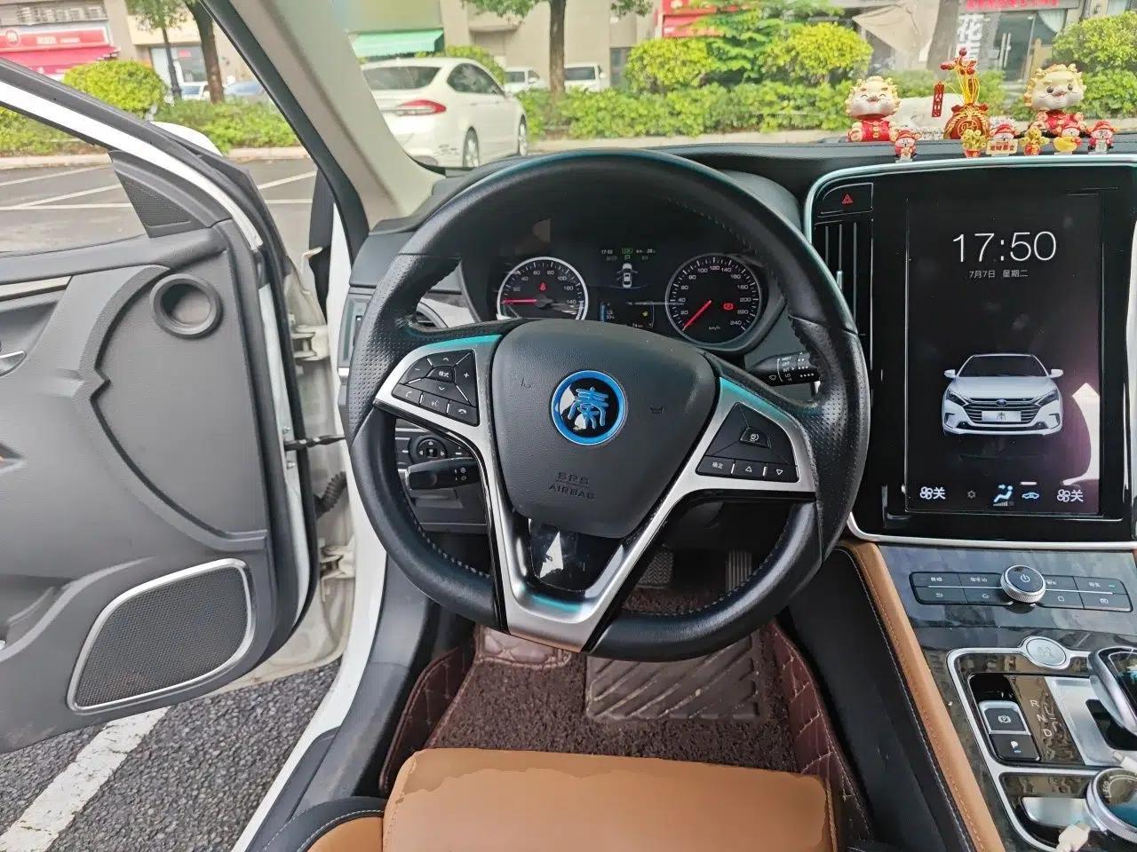 BYD Qin New Energy 2017 1.5T Luxury Model — миниатюра 10