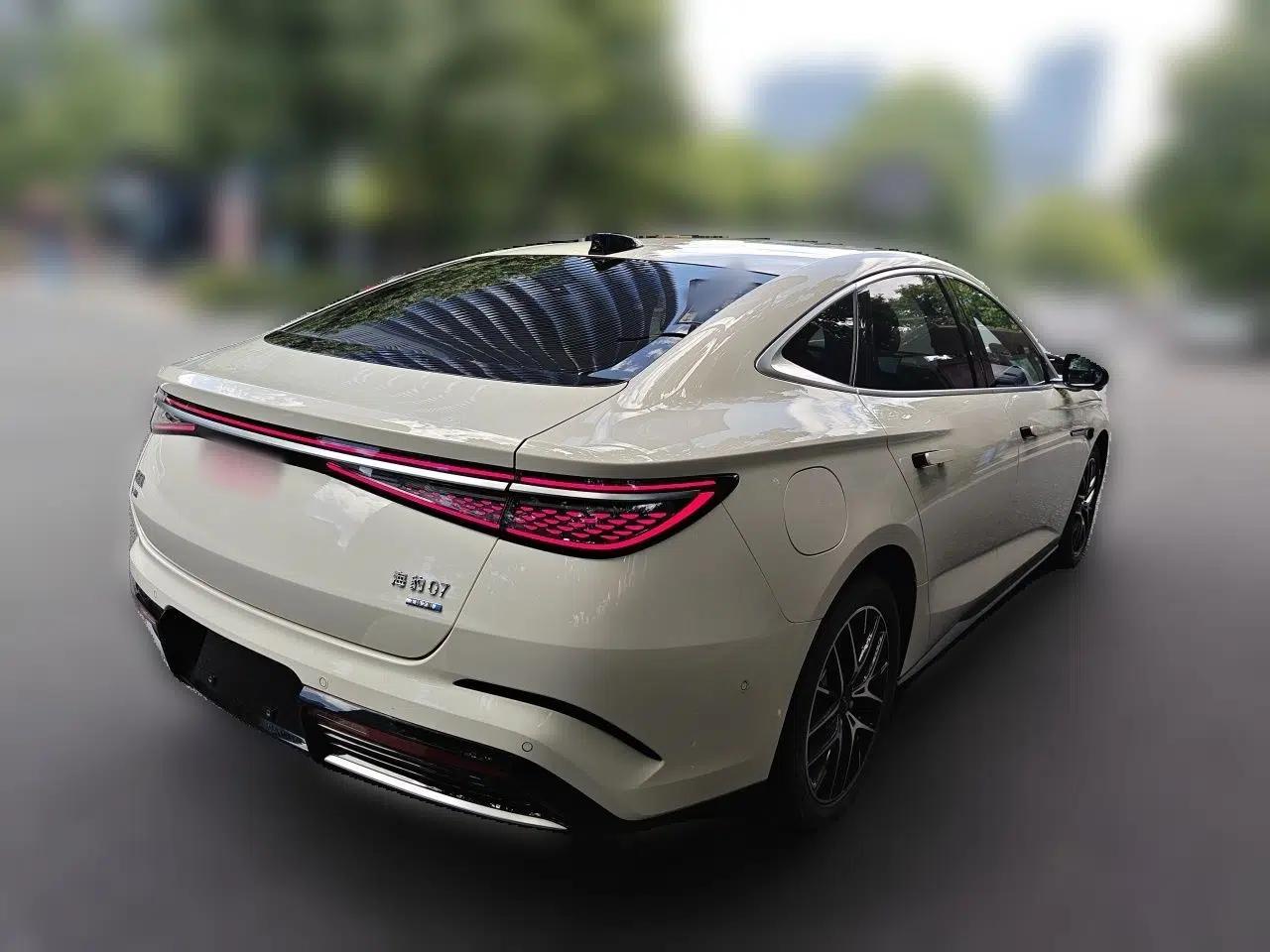 BYD Seal 07 DM-i 2025 Intelligent Driving Version DM-i 1.5L 125 km Luxury Edition — миниатюра 6