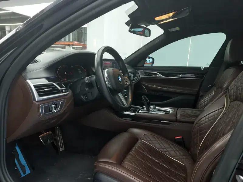 2019 BMW 7 Series 740Li Leading Edition M Sport Package — миниатюра 11