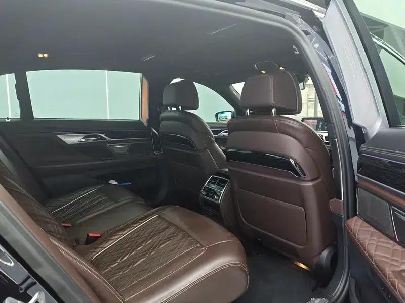 2019 BMW 7 Series 740Li Leading Edition M Sport Package — миниатюра 9