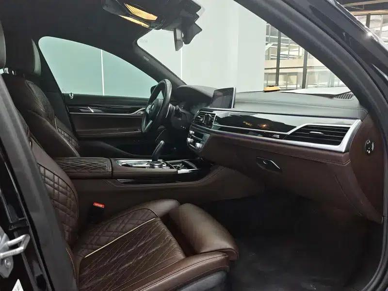 2019 BMW 7 Series 740Li Leading Edition M Sport Package — миниатюра 10