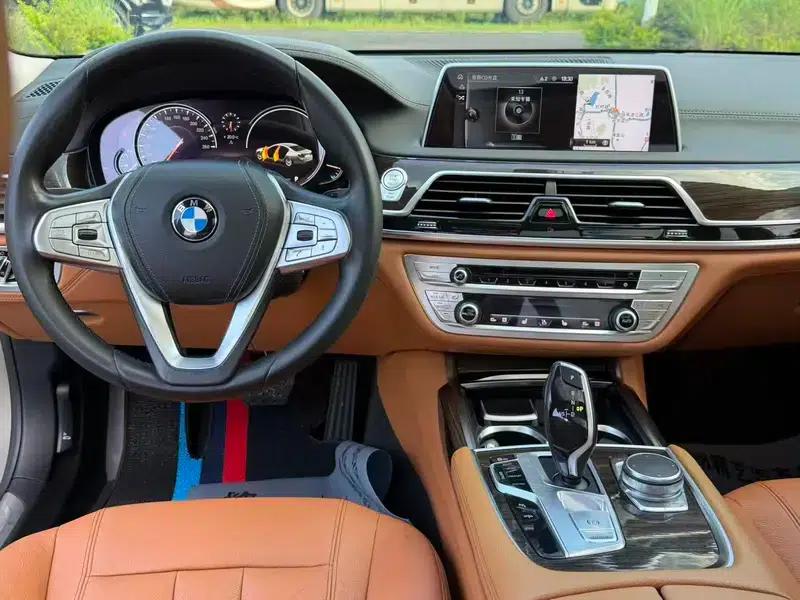 2016 BMW 7 Series 730Li Leading Edition — миниатюра 8