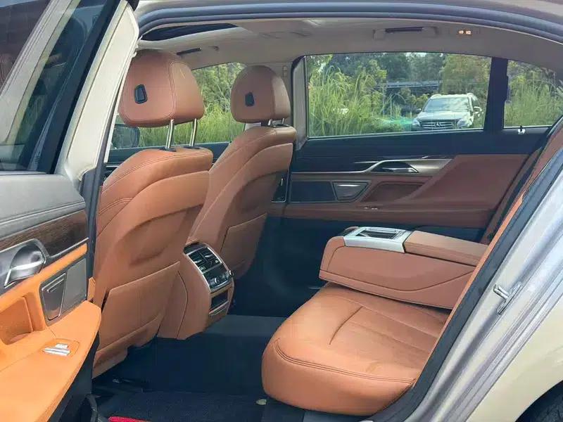 2016 BMW 7 Series 730Li Leading Edition — миниатюра 10